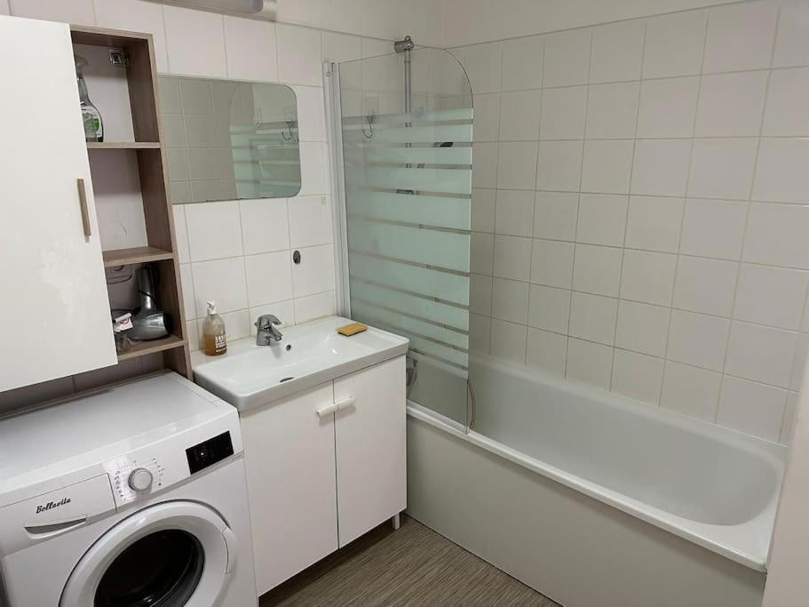 Appartement Proche Chu Avec Balcon Et Parking Lille Exterior photo