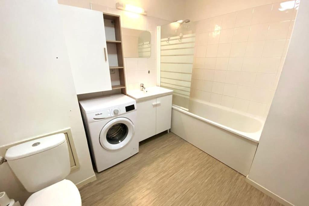 Appartement Proche Chu Avec Balcon Et Parking Lille Exterior photo